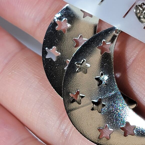 Silver-Tone Moon and Star Earrings – Stylish Celestial Design for Every Look - Picture 7 of 10